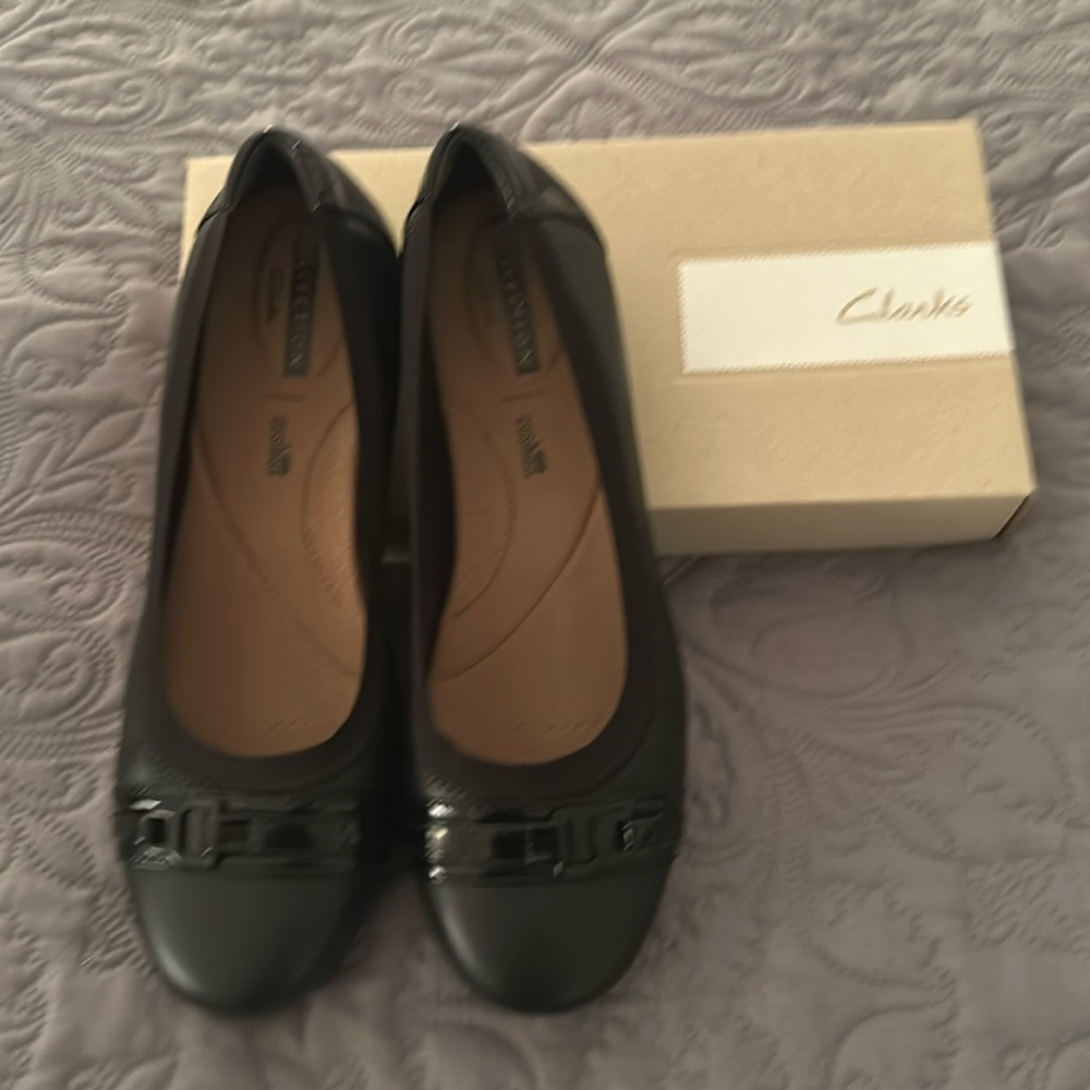 Like New Size 8.5 Clarks Kenzie Light Black Ballet Flats